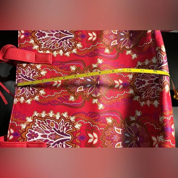 Elegant Red Paisley Tote Bag - Picture 8 of 9